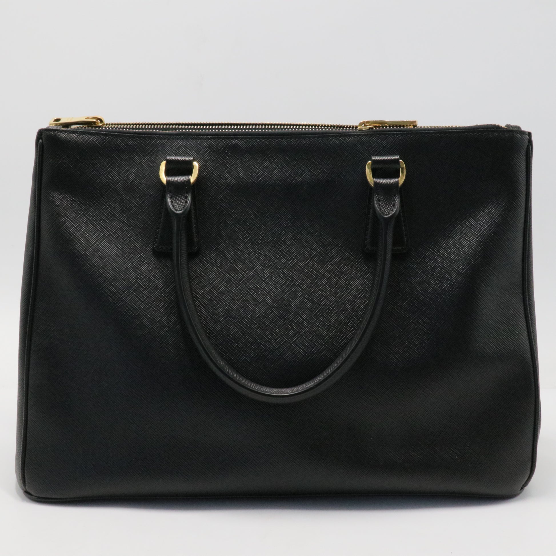 Saffiano Medium Galleria Double Zip Tote Black