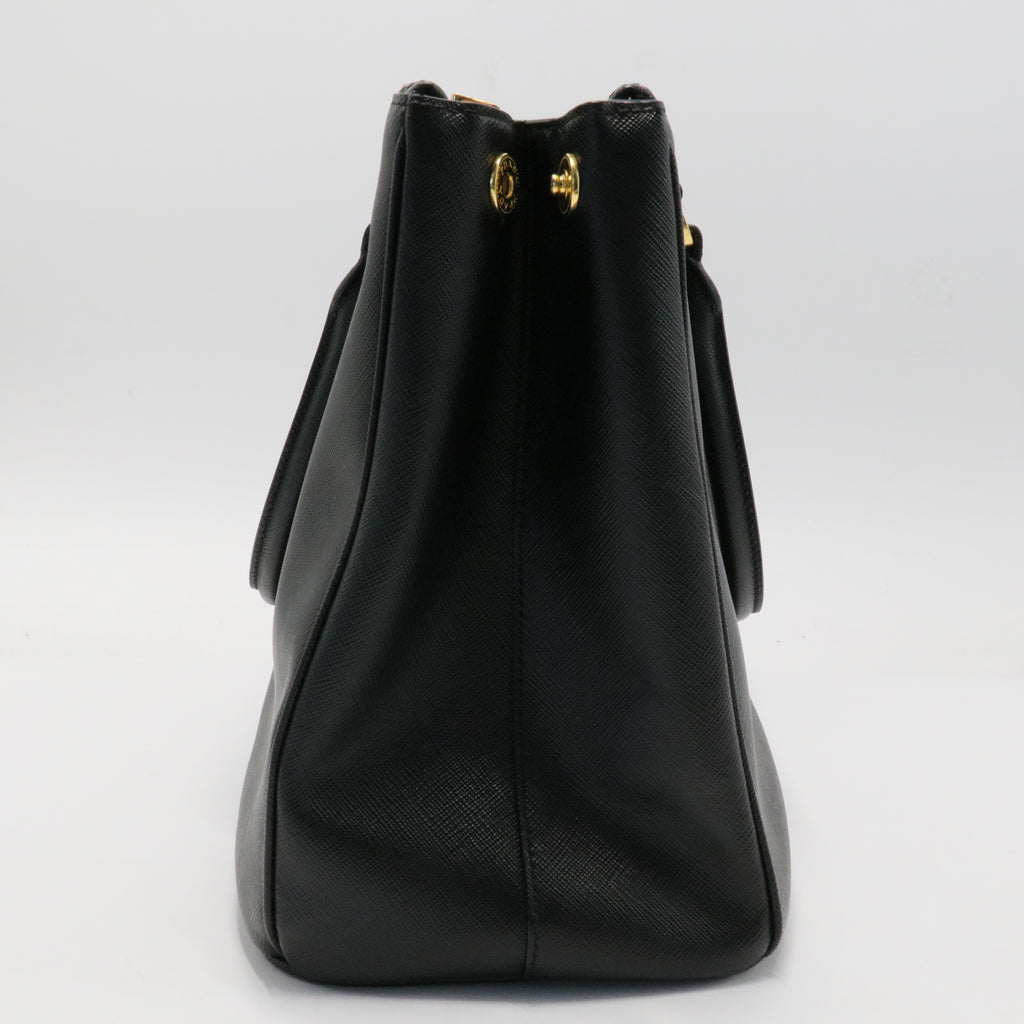 Saffiano Medium Galleria Double Zip Tote Black