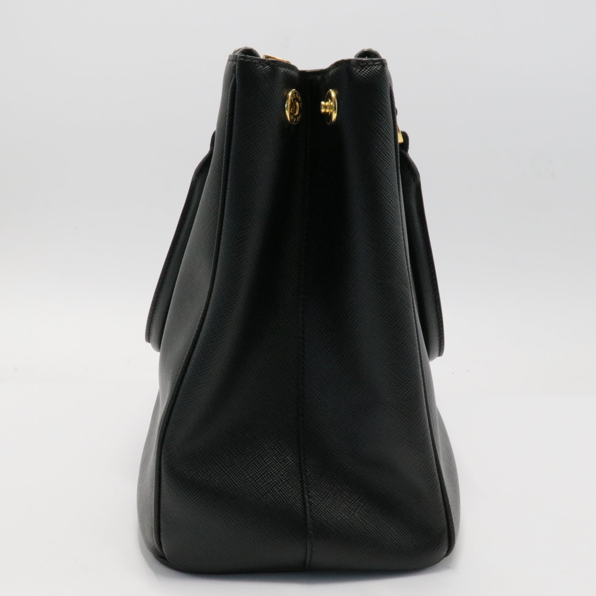 Saffiano Medium Galleria Double Zip Tote Black