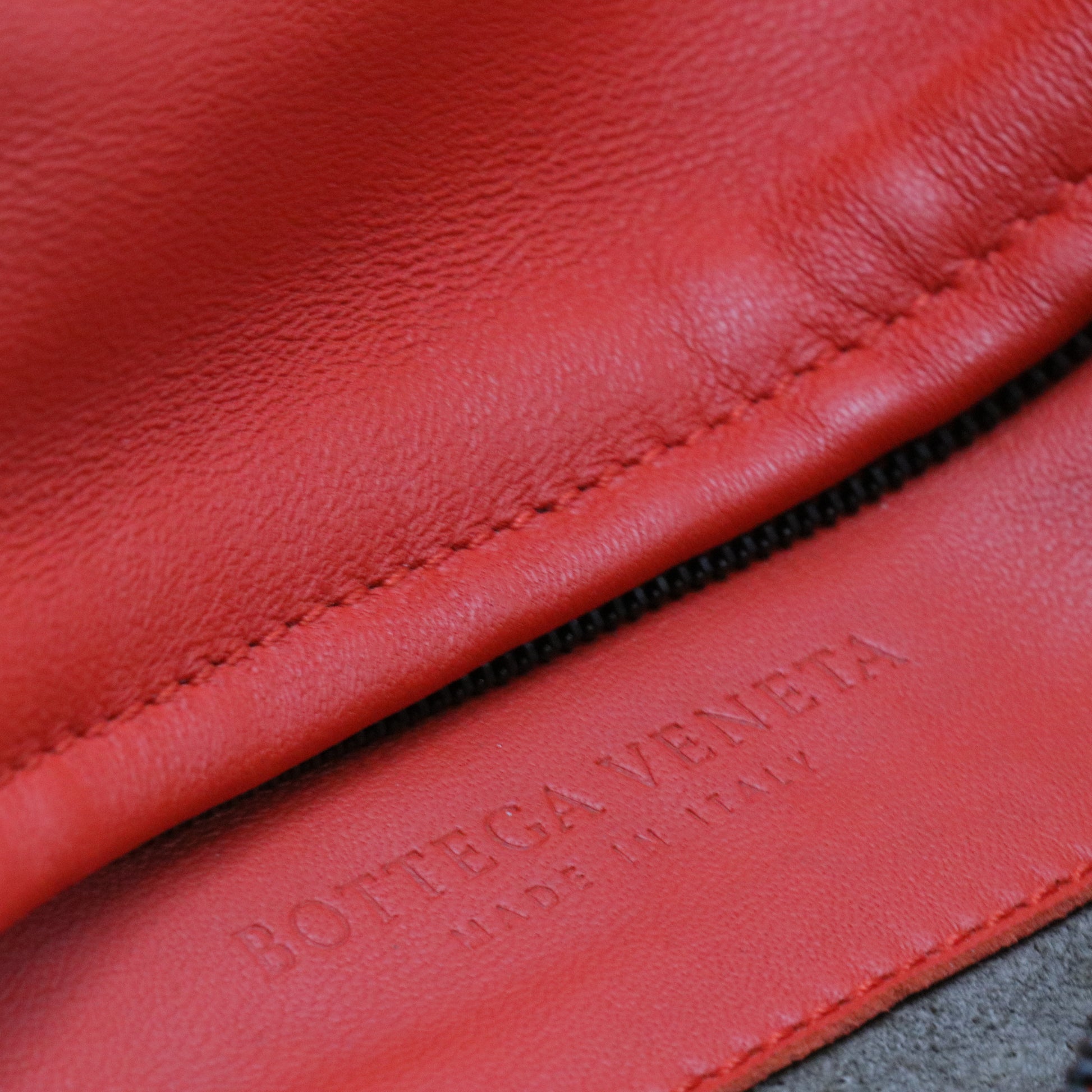 Intrecciato Turnlock Clutch