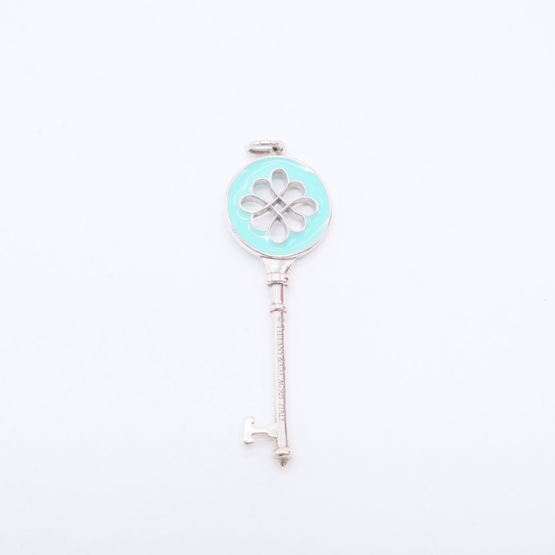 Knot Key Pendant Enamel W20434