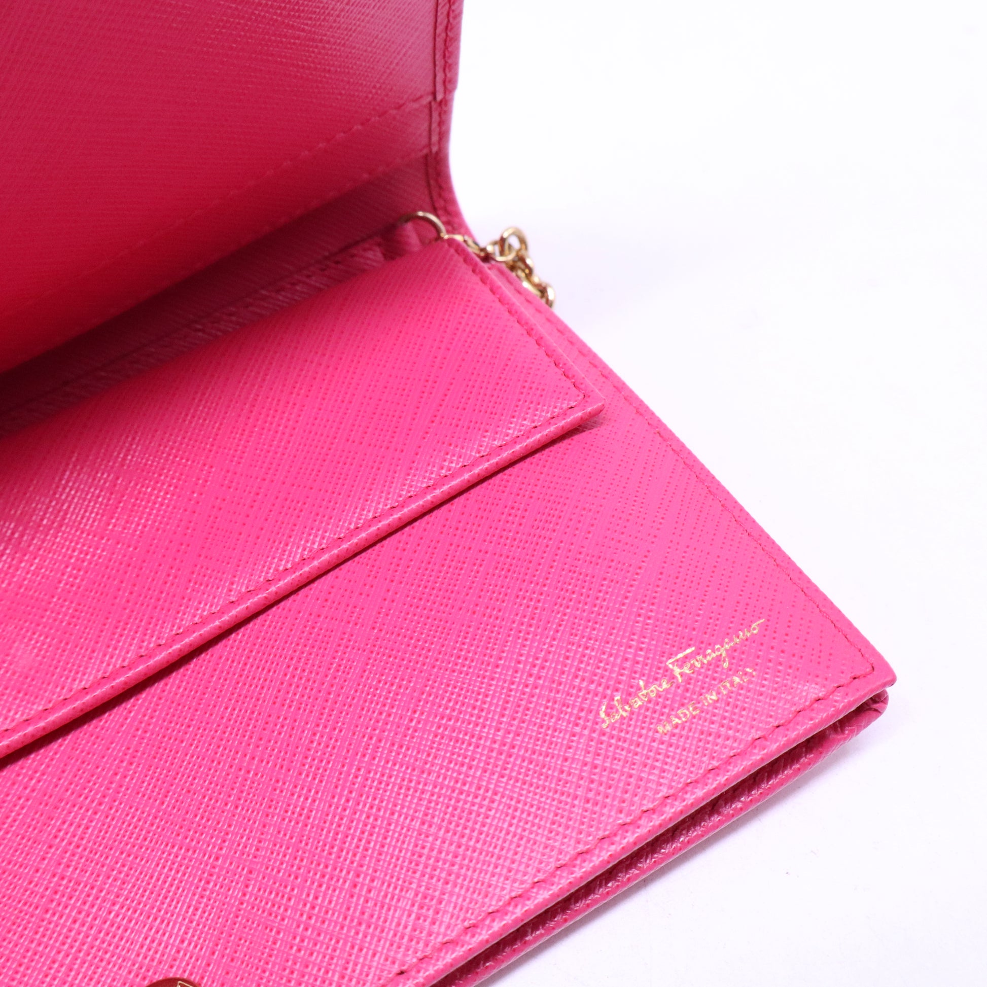 Miss Vara Wallet On Chain B21105