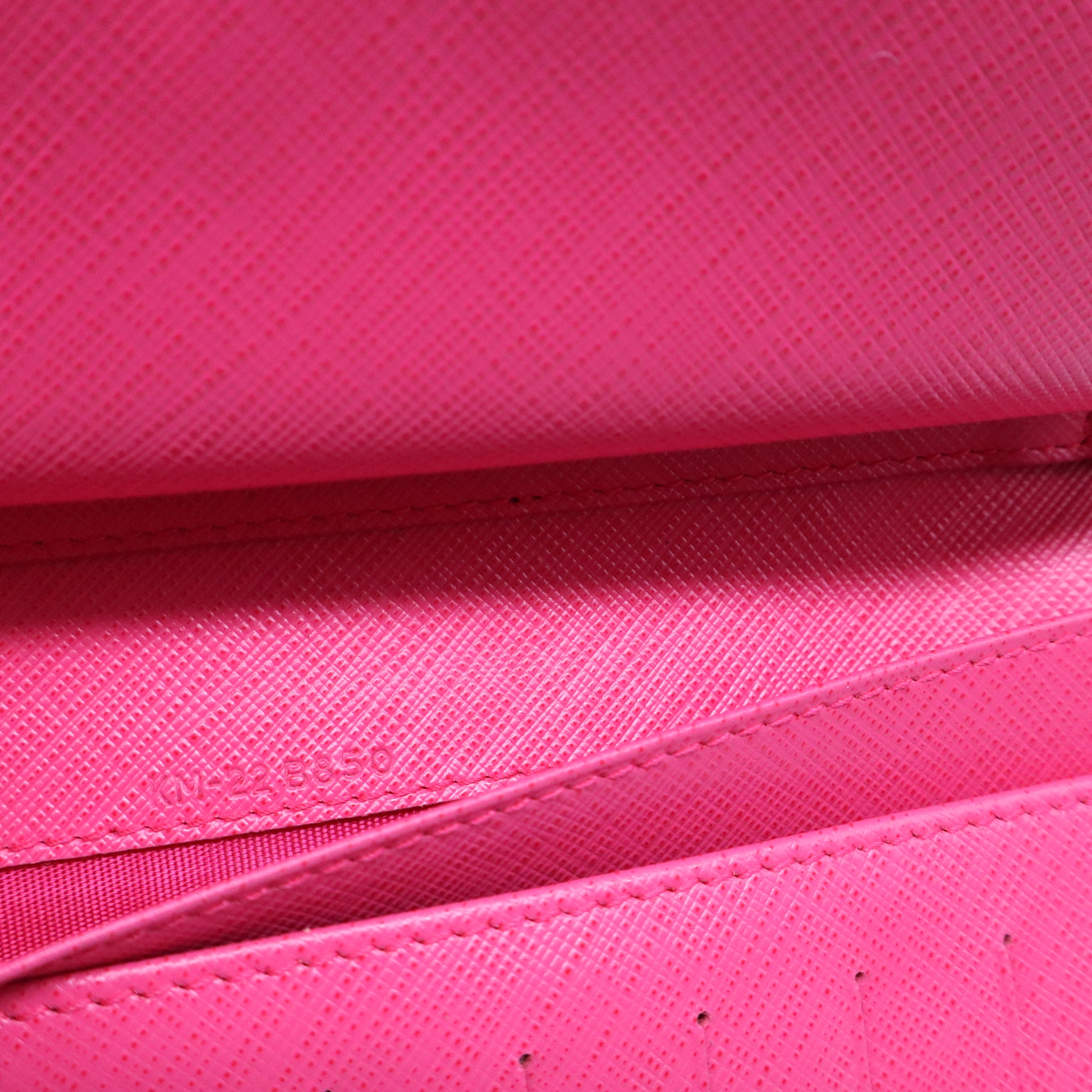 Miss Vara Wallet On Chain B21105