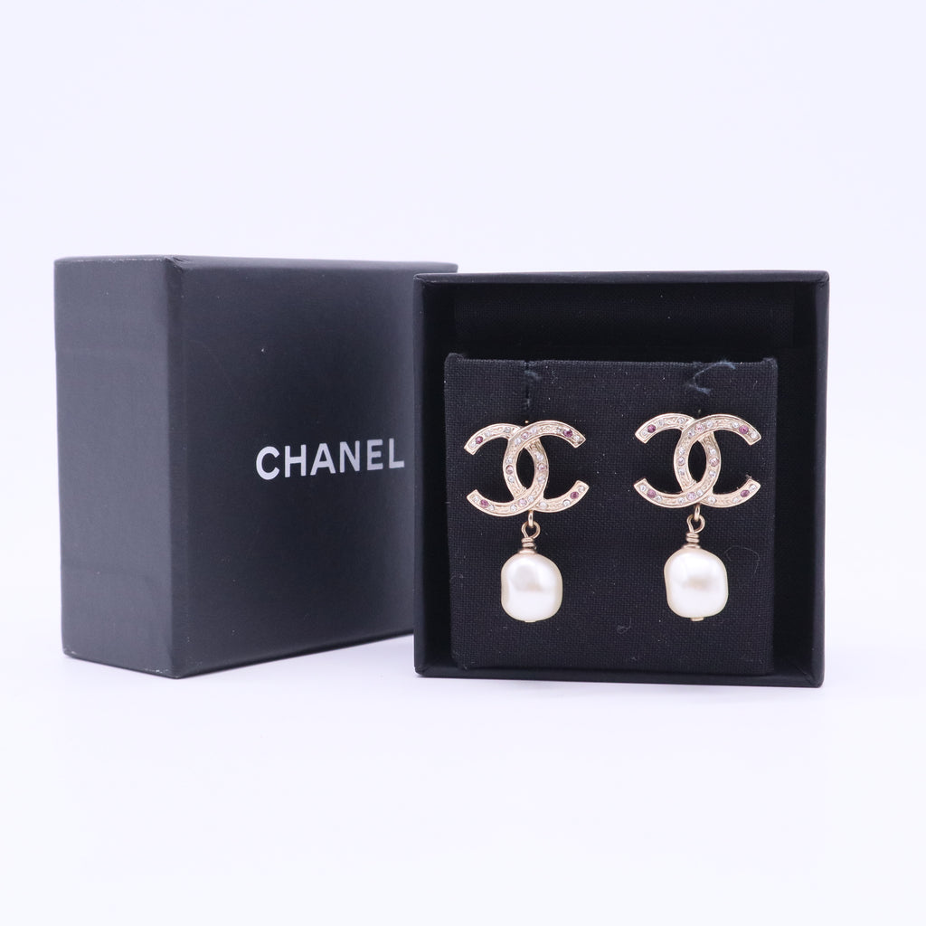 Faux Pearl & Strass CC Drop Earrings