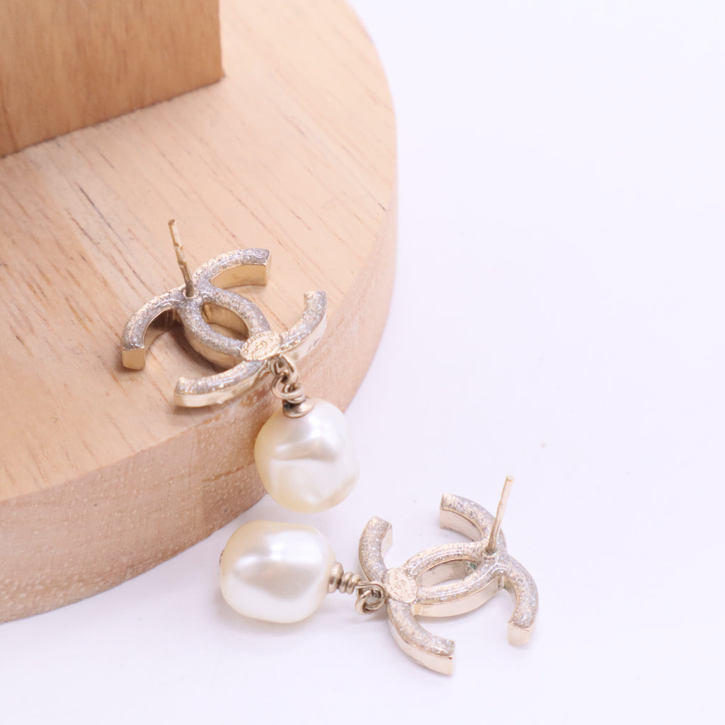Faux Pearl & Strass CC Drop Earrings
