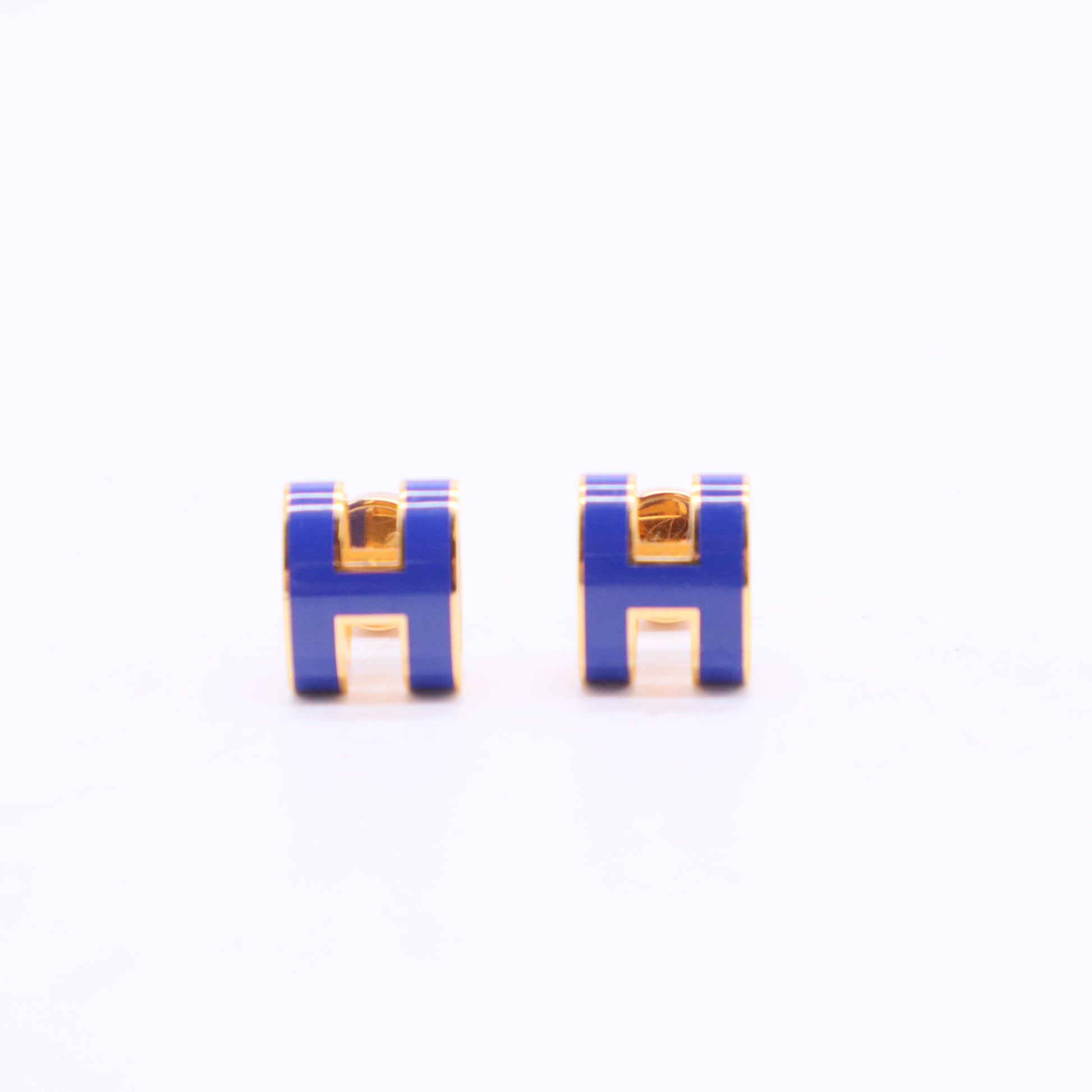 Pop H Stud Earrings Est