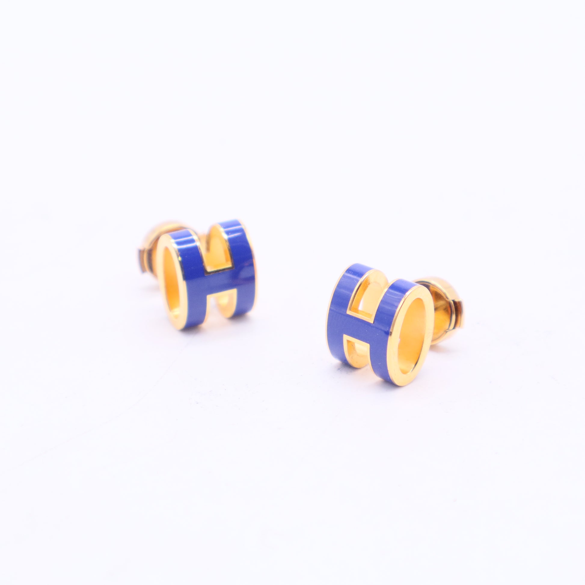 Pop H Stud Earrings Est