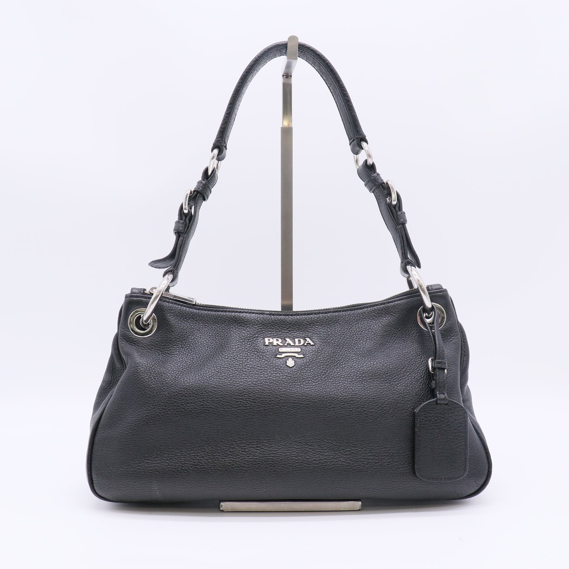 Vitello Daino Medium Belted Zip Shoulder Bag B23418