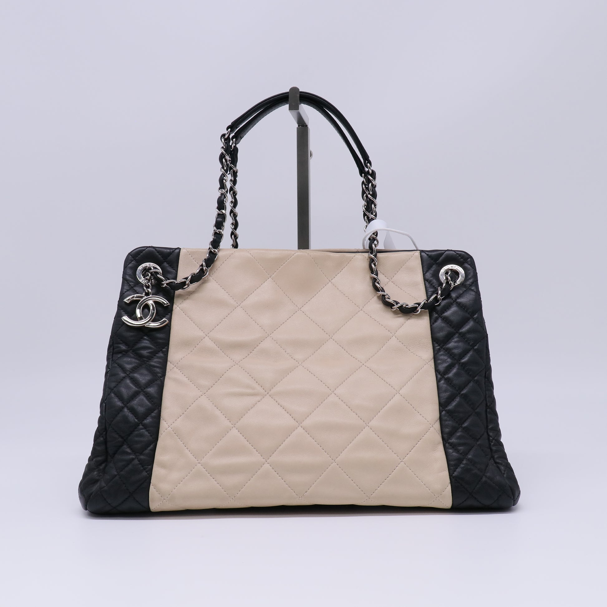 Large Chic and Soft Tote B22479