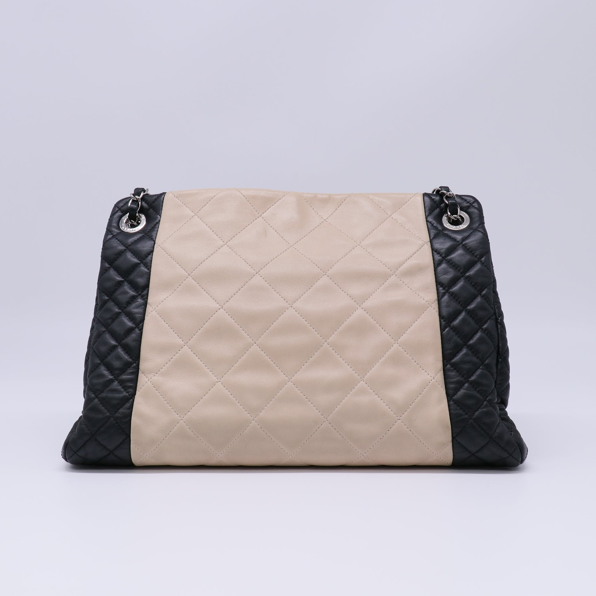 Large Chic and Soft Tote B22479