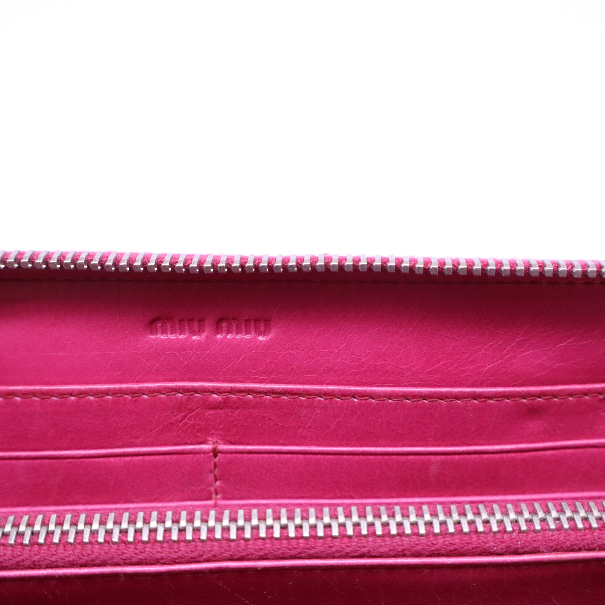 Miumiu Matelasse Leather Wallet Round Zipper W20698