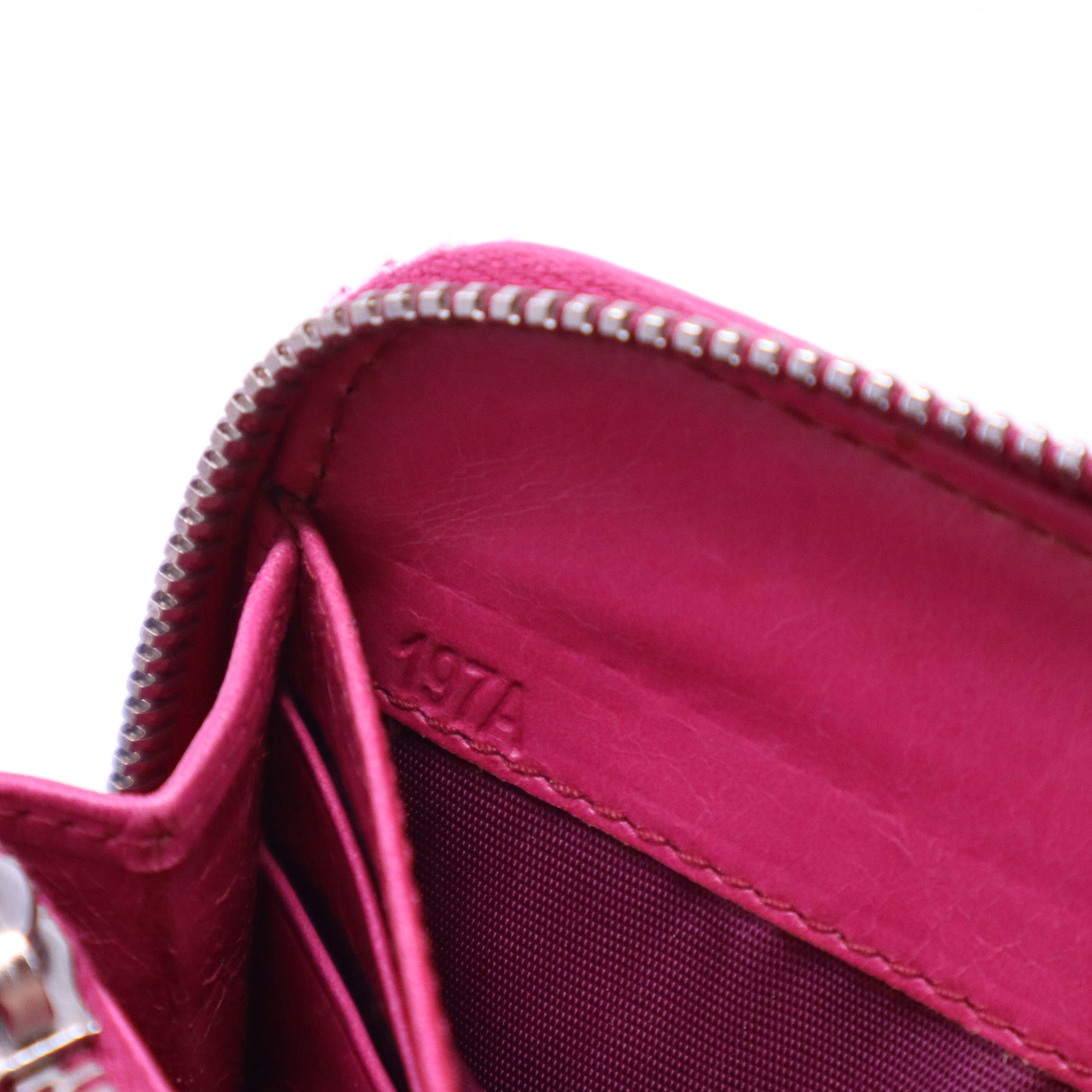 Miumiu Matelasse Leather Wallet Round Zipper W20698