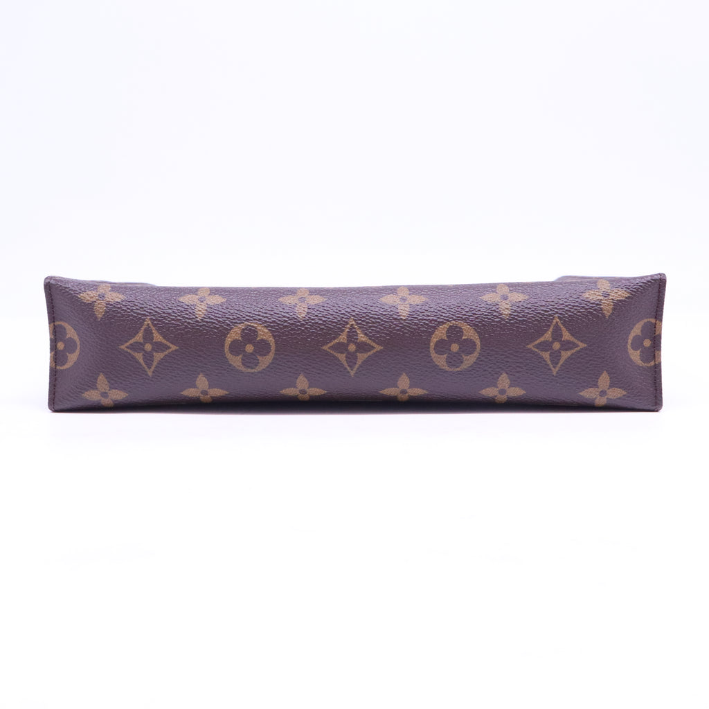 Monogram Canvas Poche Toillete 26 W20944