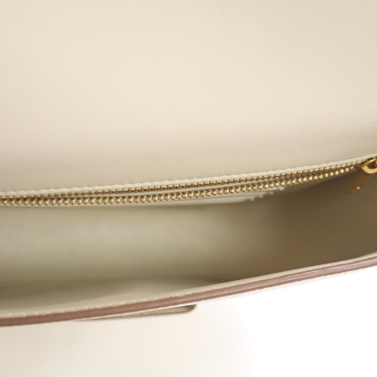Grained Calfskin Small Trotteur White B24106