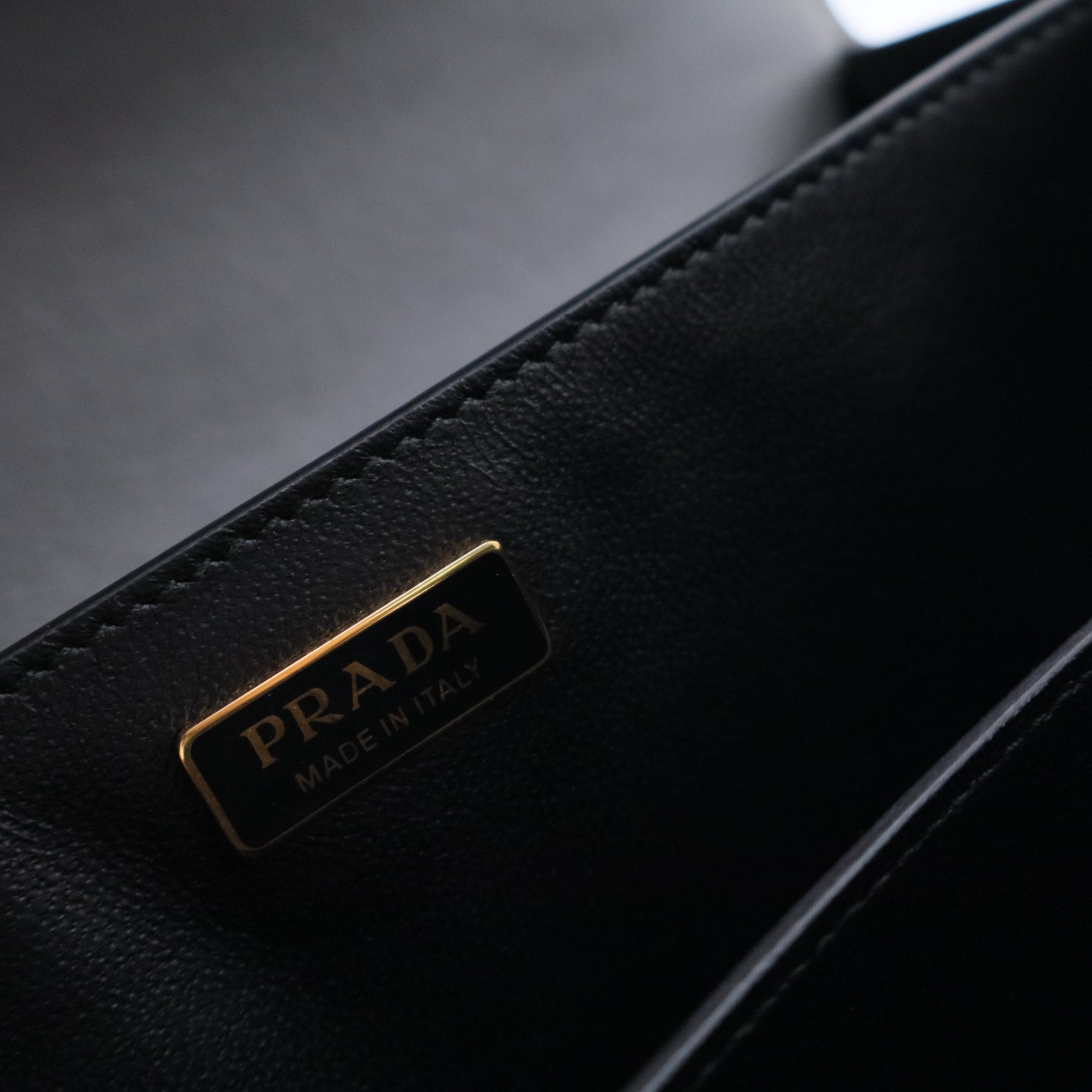 City Calf Saffiano Cahier Bag Marmo B20354