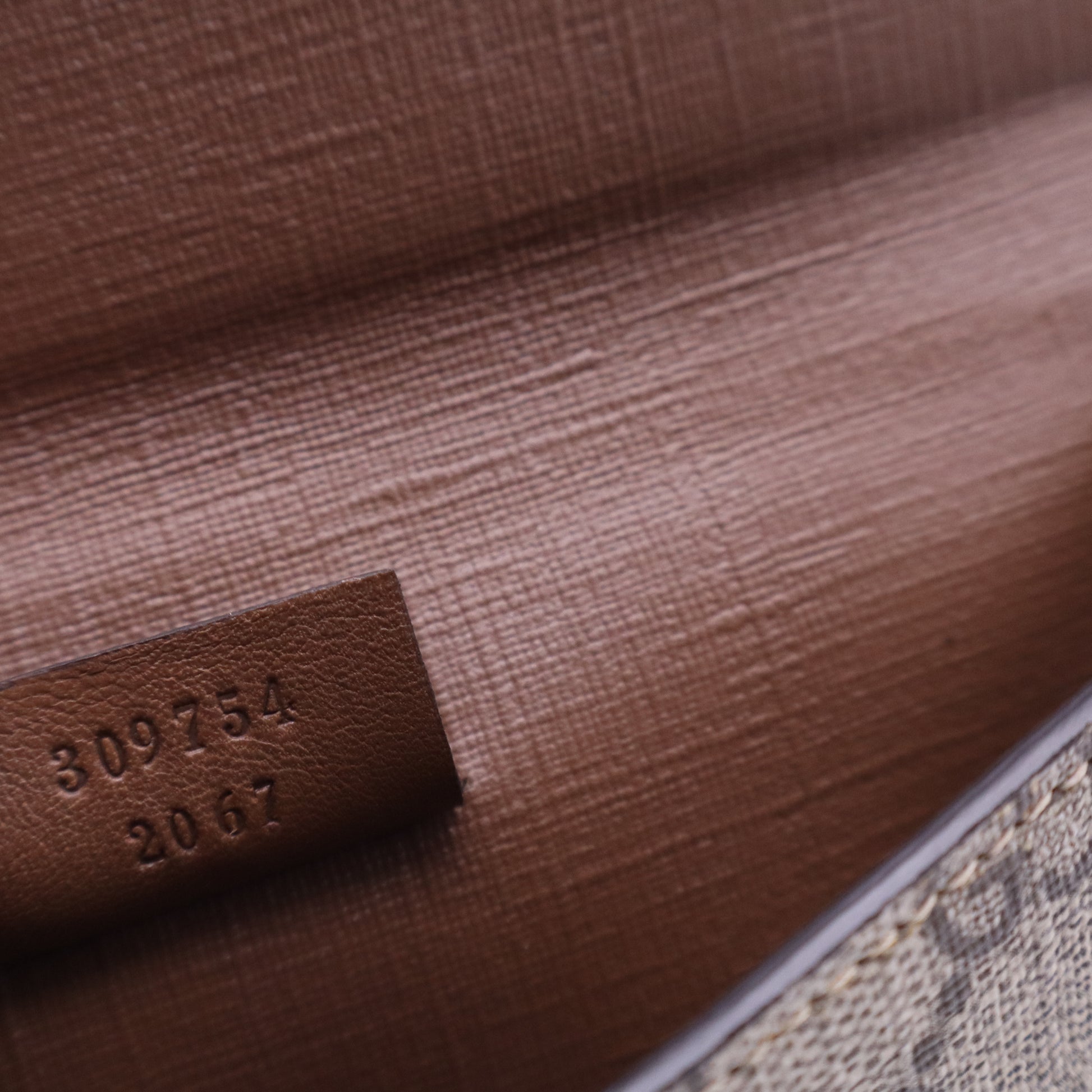 GG Monogram Wallet W20572
