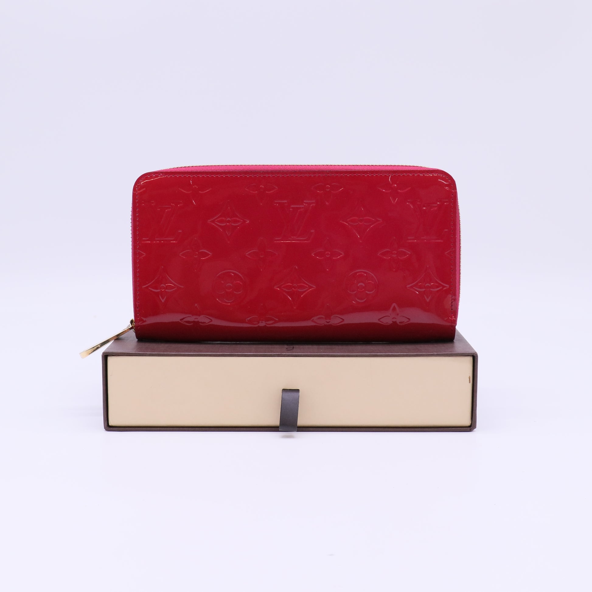Louis Vuitton Monogram Vernis Zippy Wallet W22111