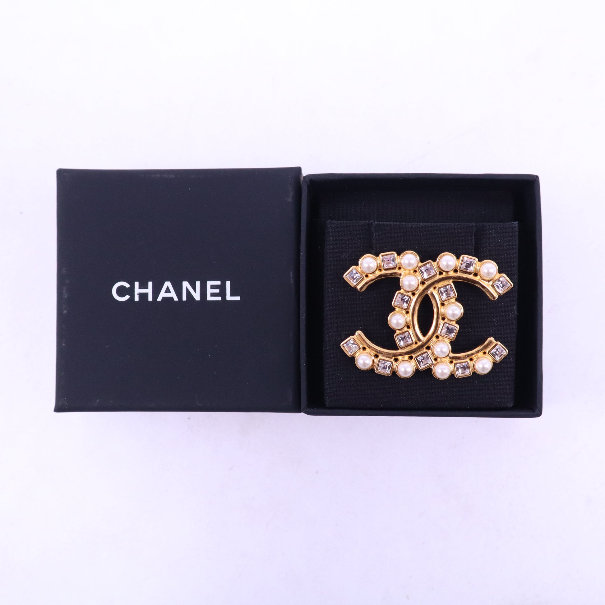 Crystal Pearl CC Brooch Gold W20937