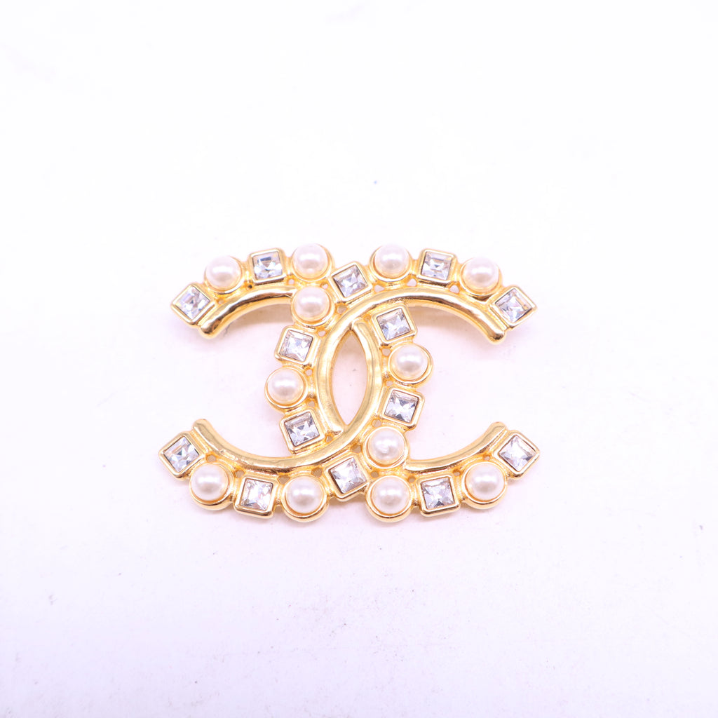 Crystal Pearl CC Brooch Gold W20937