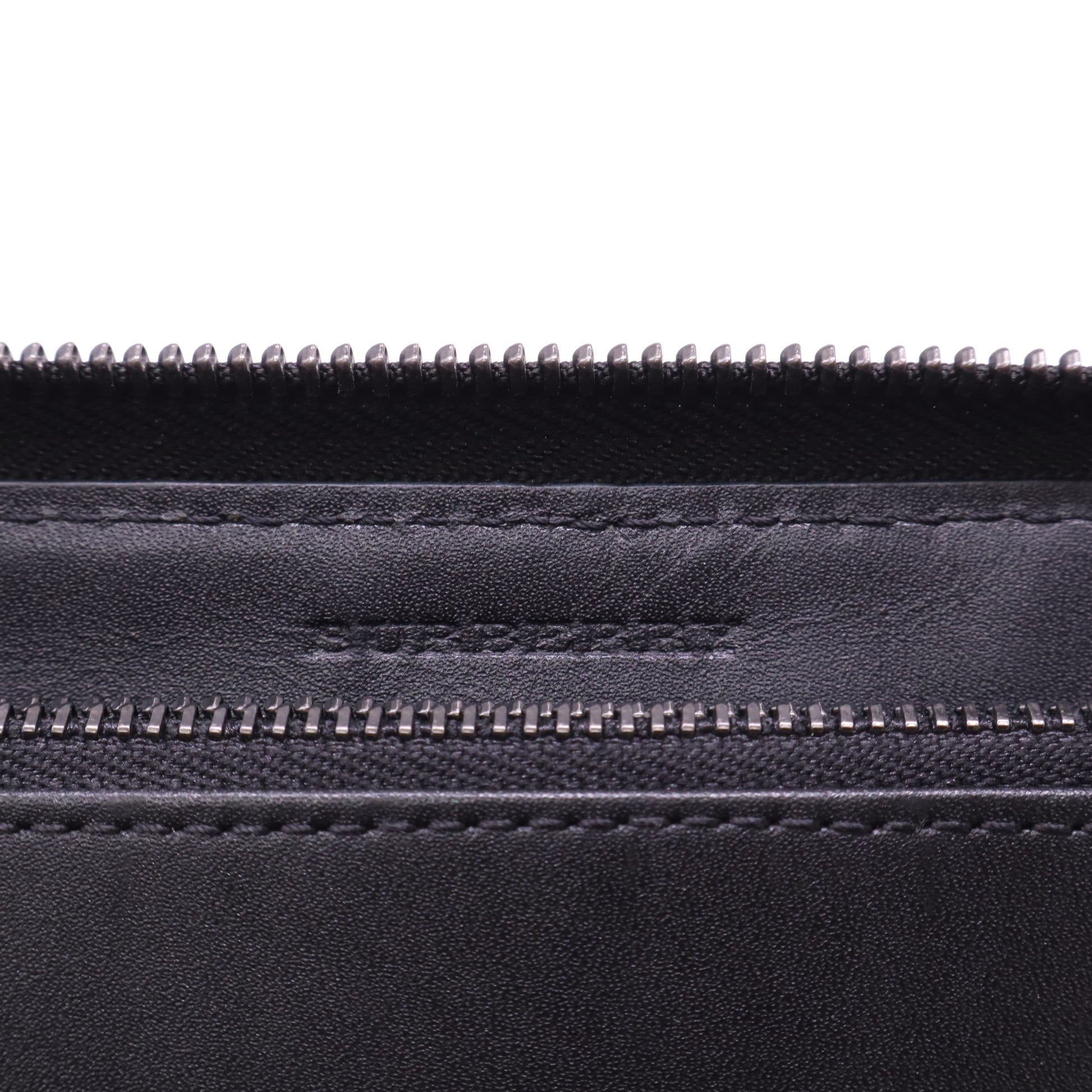 Burberry zip-around wallet W22080