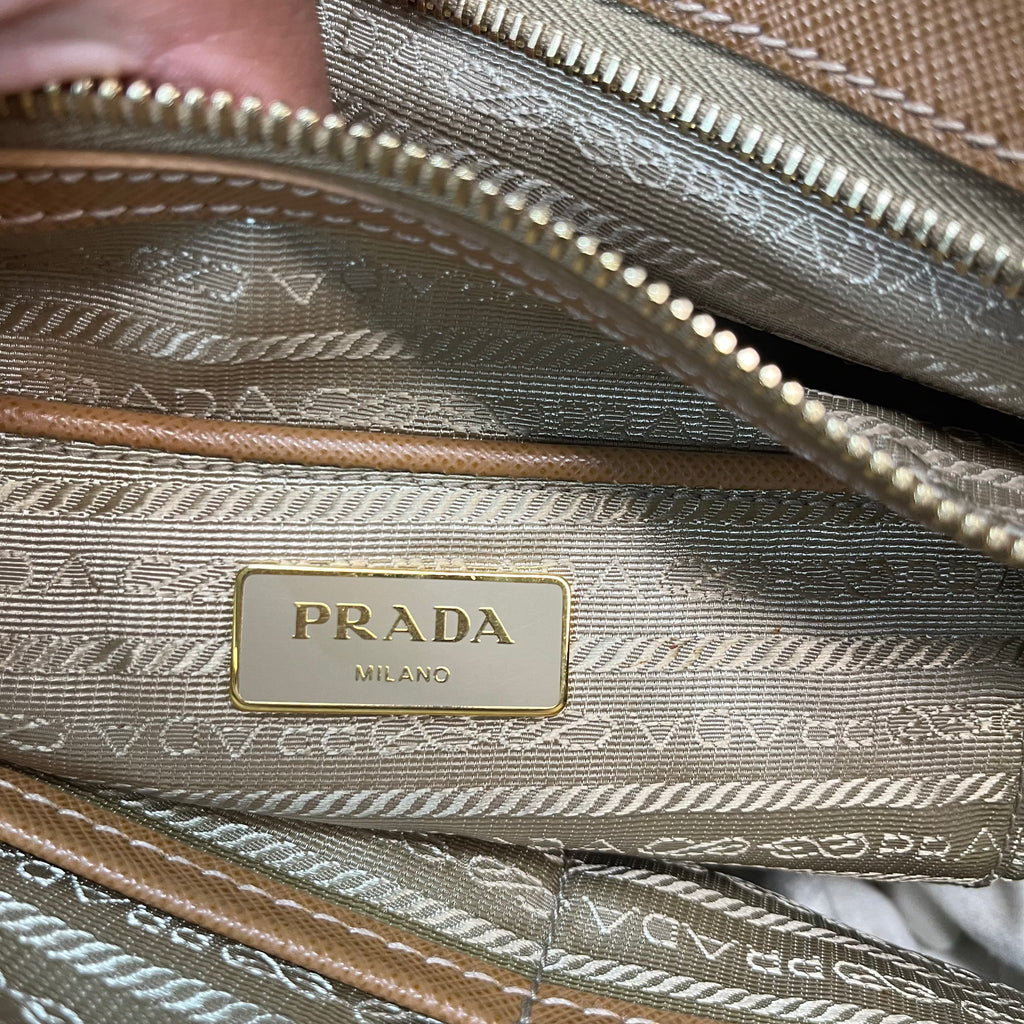 Saffiano Lux Large Double Zip Tote Caramel twins