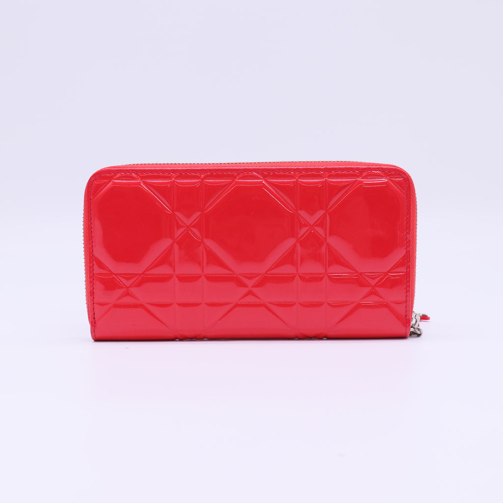 Christian Dior Lady Dior Cannage Patent Leather Voyageur Wallet W22110
