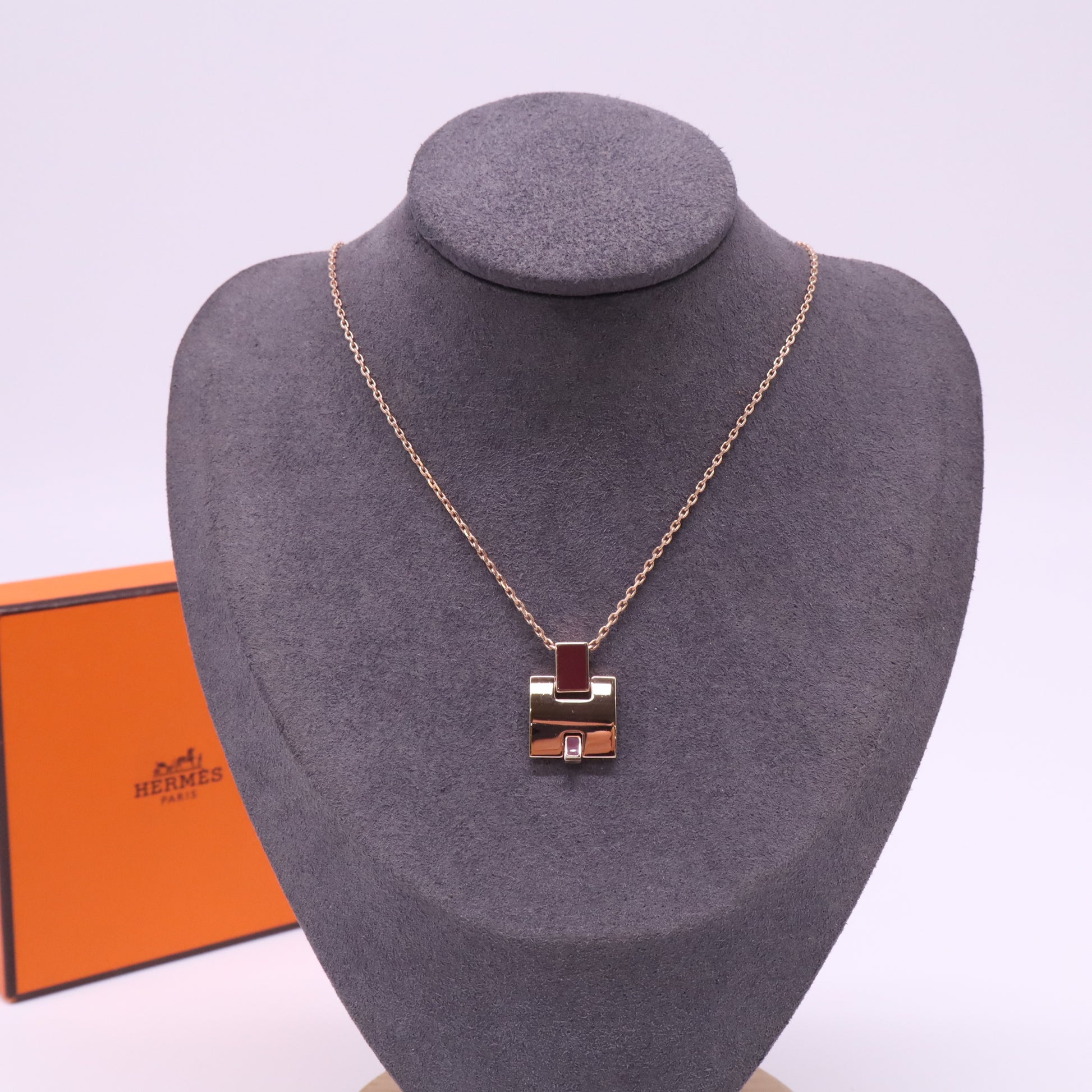 Hermes Eileen Pendant Necklace W21873