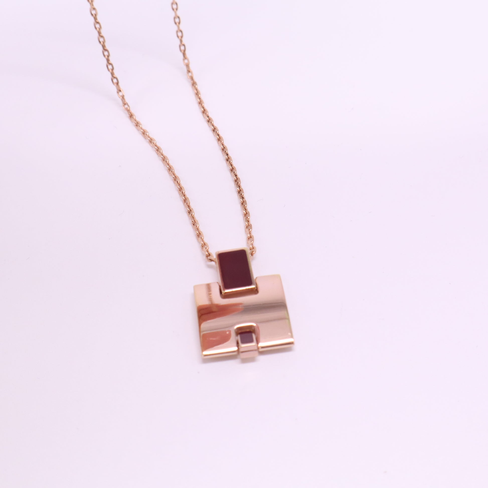 Hermes Eileen Pendant Necklace W21873