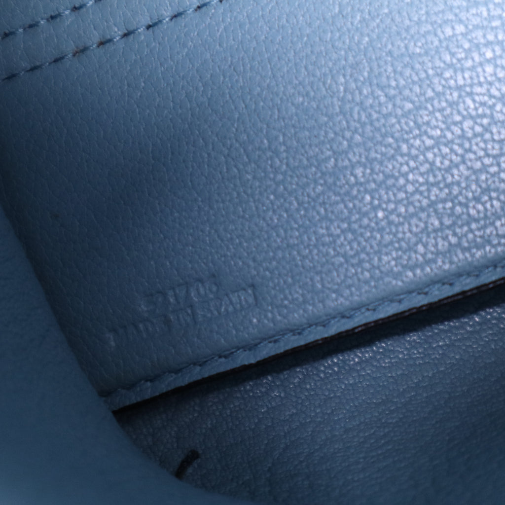 Avenue Crossbody Anagram Embossed Leather B21330