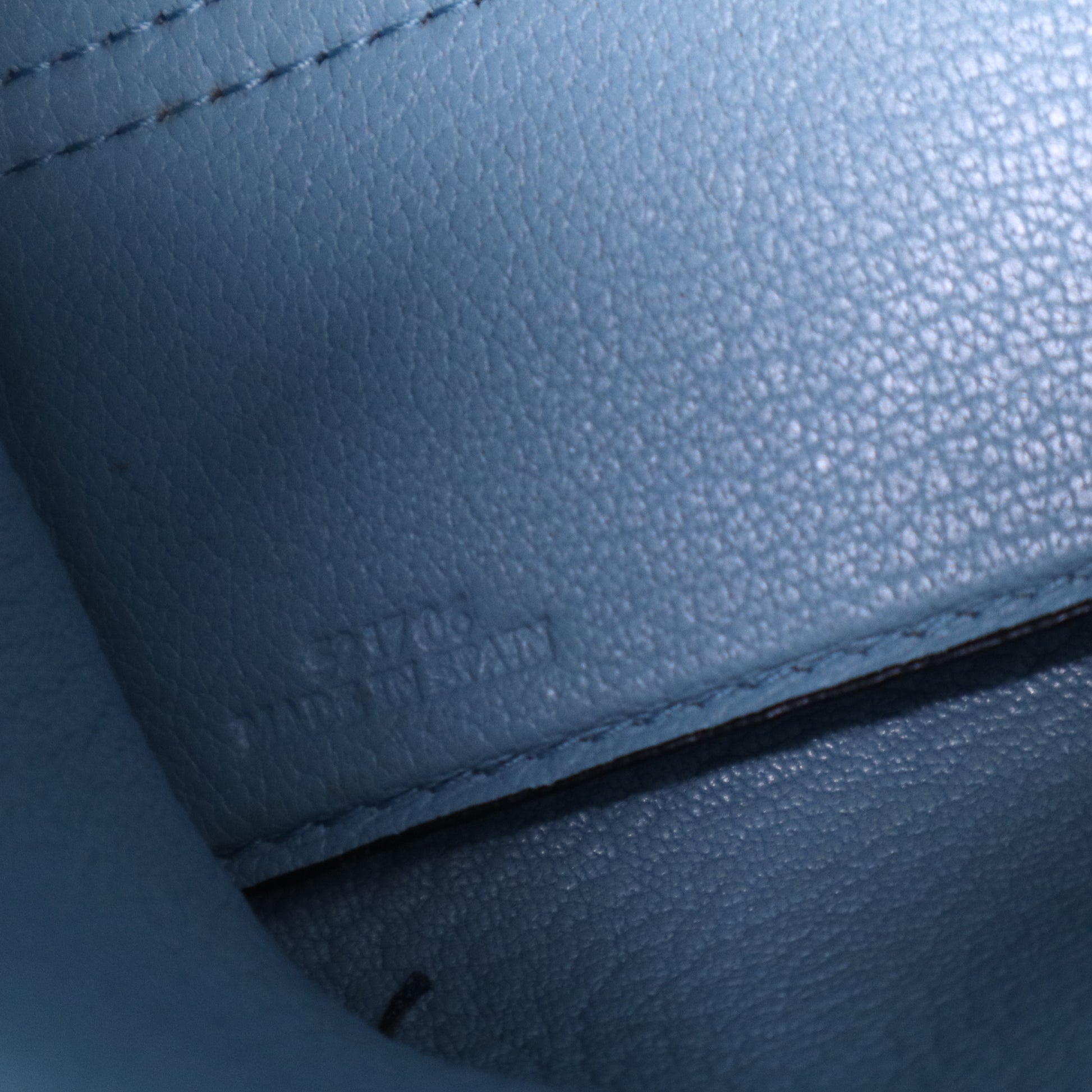 Avenue Crossbody Anagram Embossed Leather B21330