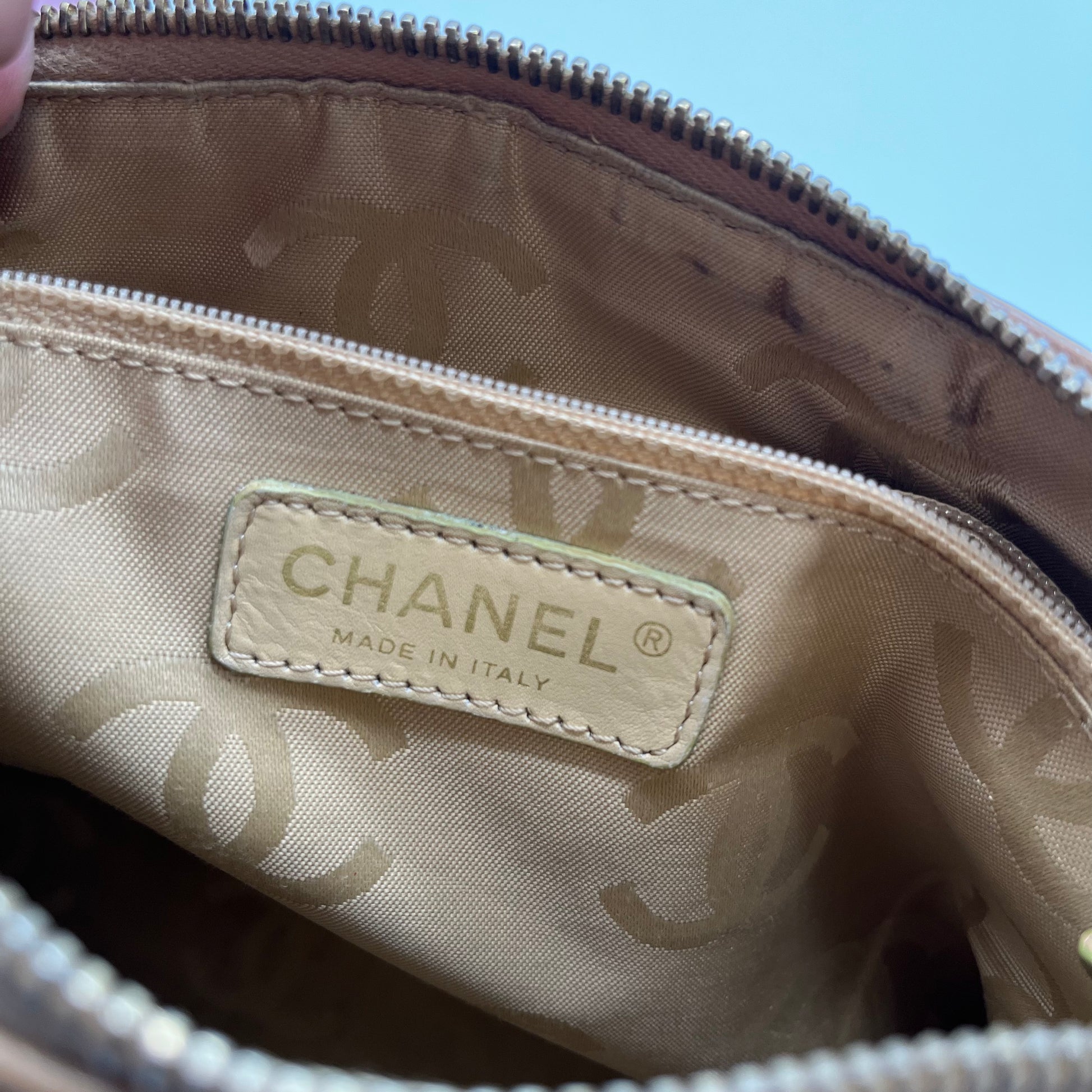 CC Stitch Shoulder Bag Caviar Medium twins