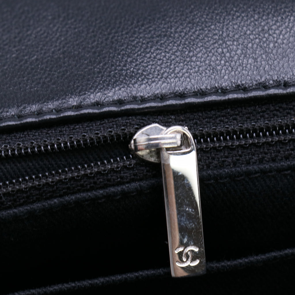 Chanel In The Business Maxi Flap Bag B22313