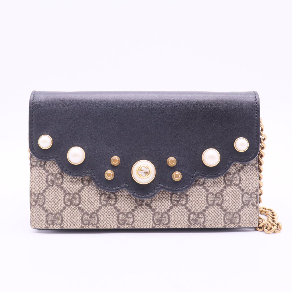 Faux Pearl Wallet on Chain