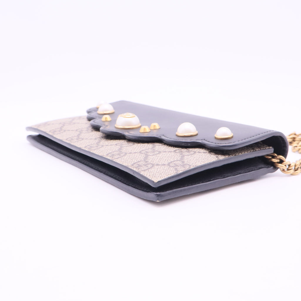 Faux Pearl Wallet on Chain