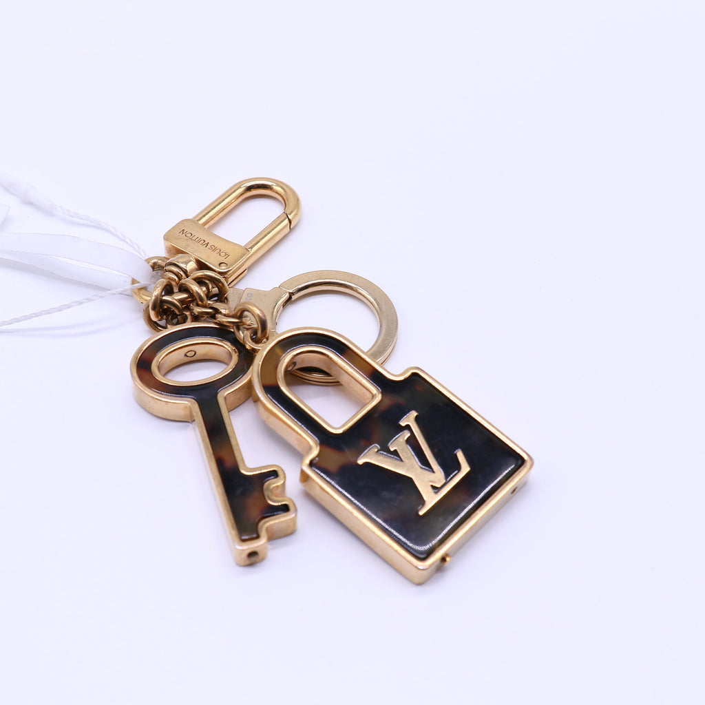Louis Vuitton Tortoise Shell Resin Confidence Key Holder and Bag Charm twins LDJ4315