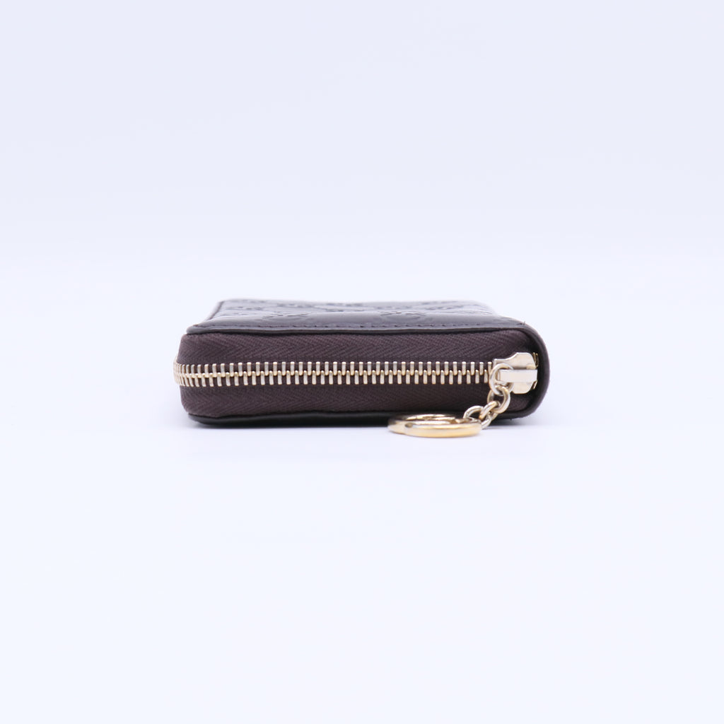 Gucci Signature Leather Zip Around Wallet W21696
