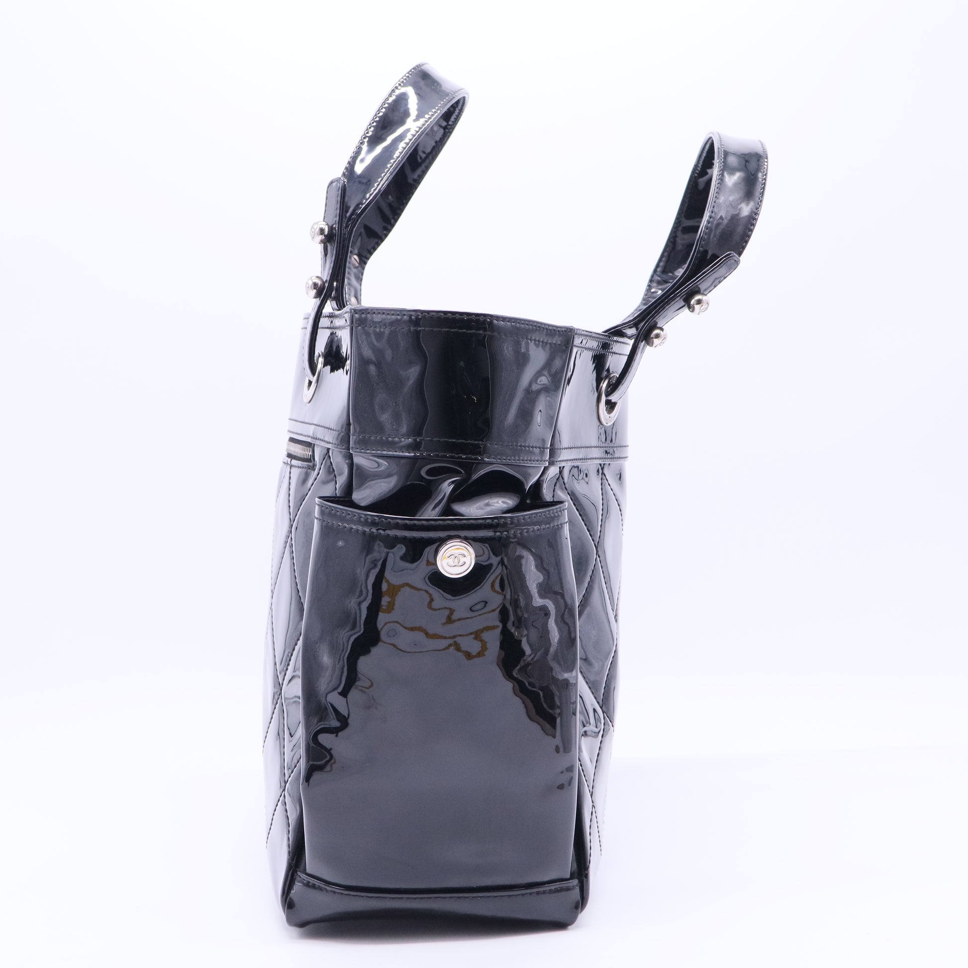 A BLACK PATENT LEATHER PARIS-BIARRITZ TOTE BAG