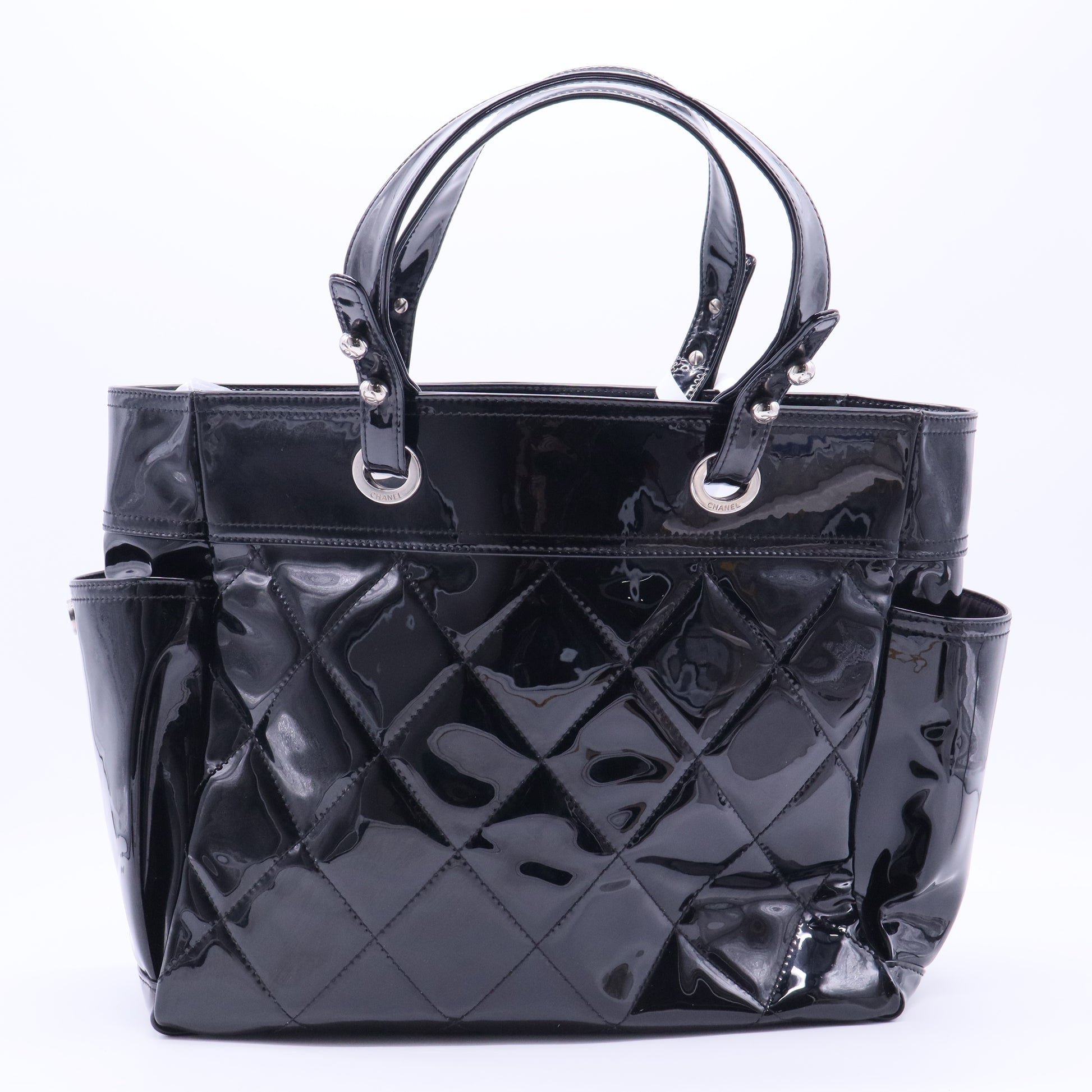 A BLACK PATENT LEATHER PARIS-BIARRITZ TOTE BAG