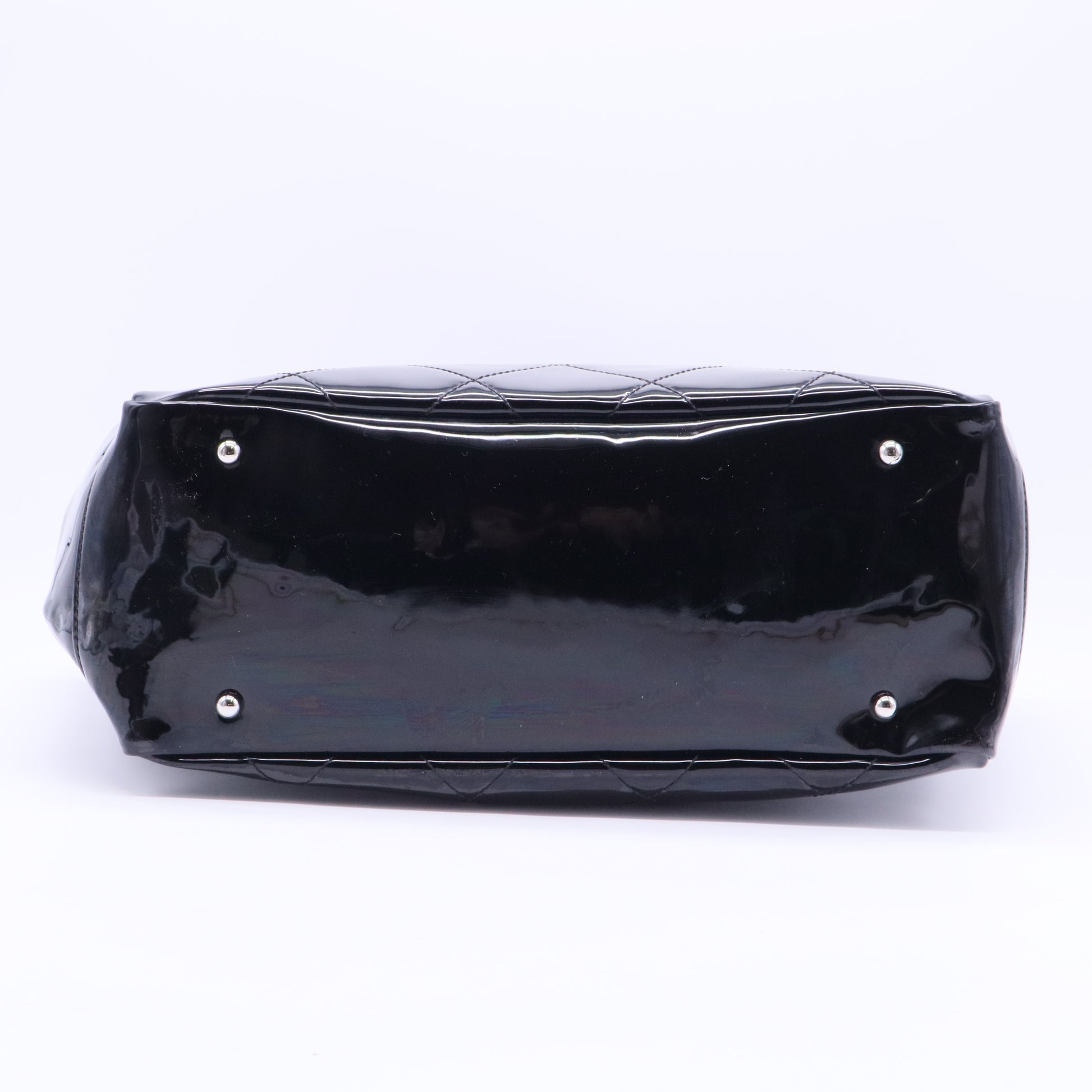 A BLACK PATENT LEATHER PARIS-BIARRITZ TOTE BAG