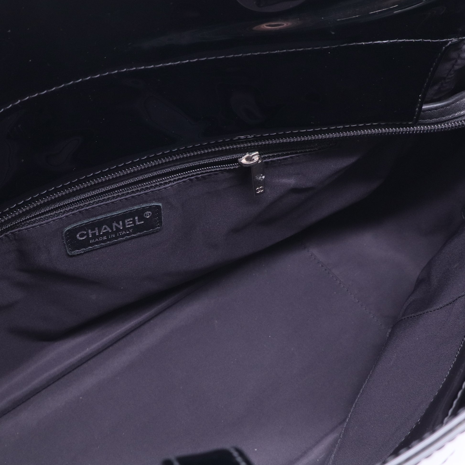 A BLACK PATENT LEATHER PARIS-BIARRITZ TOTE BAG