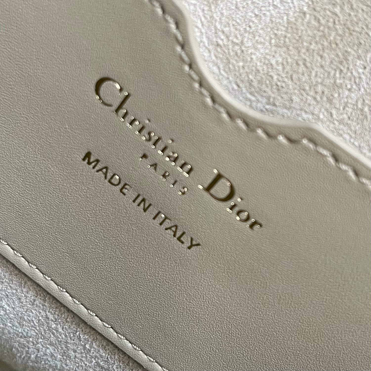 Box Calfskin Medium Bobby Flap Beige twins