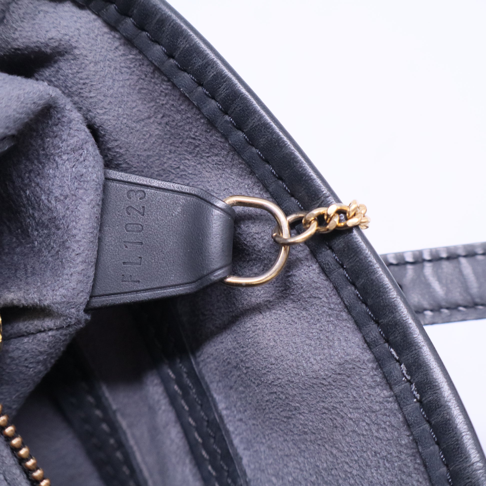 Bucket leather handbag B20388