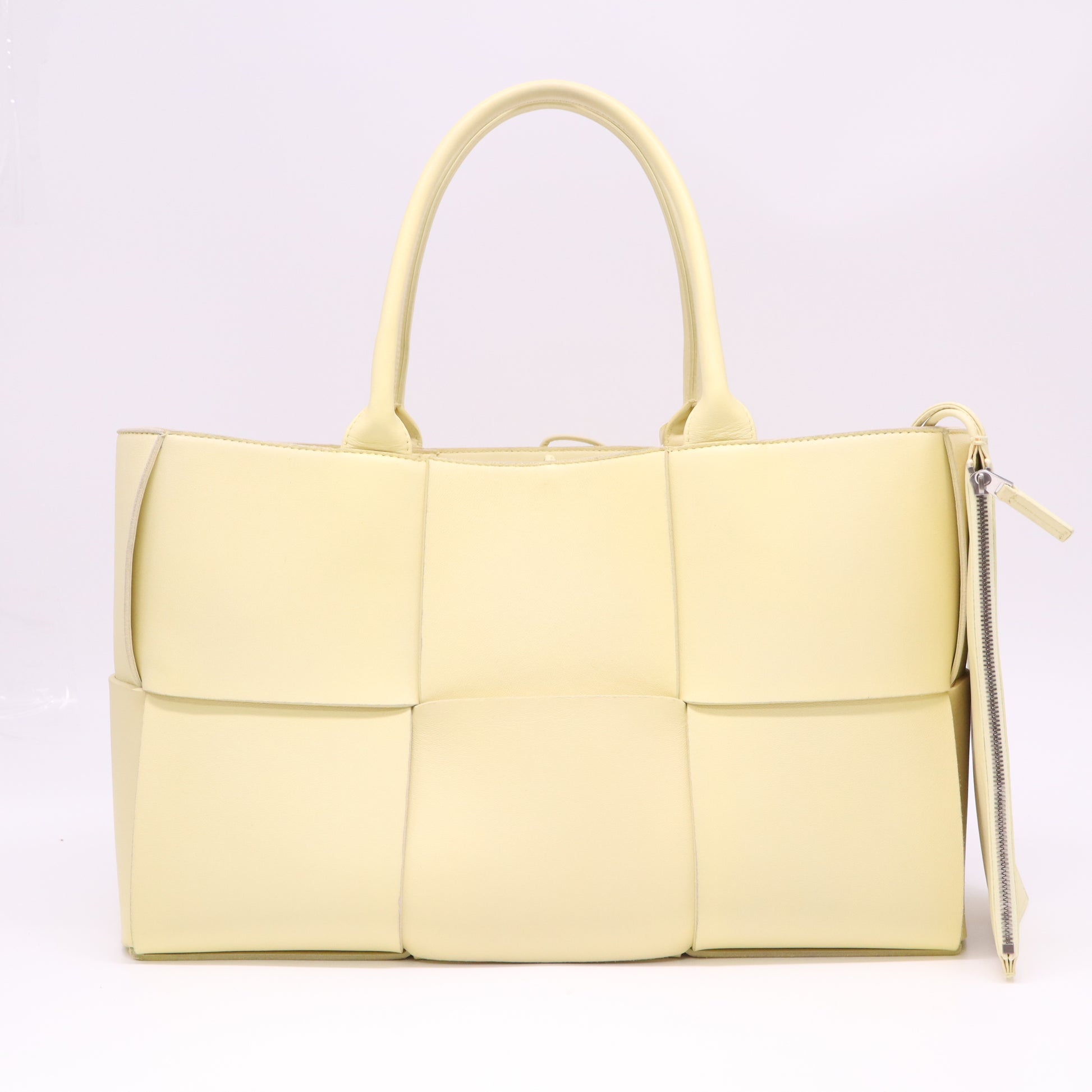 Nappa Maxi Intrecciato Medium Arco Tote Ice Cream B22678