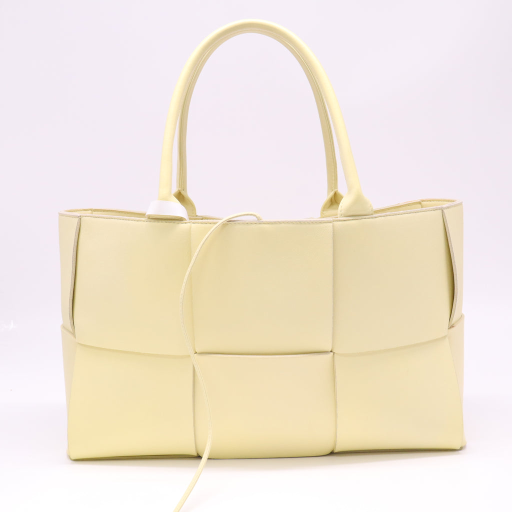 Nappa Maxi Intrecciato Medium Arco Tote Ice Cream B22678