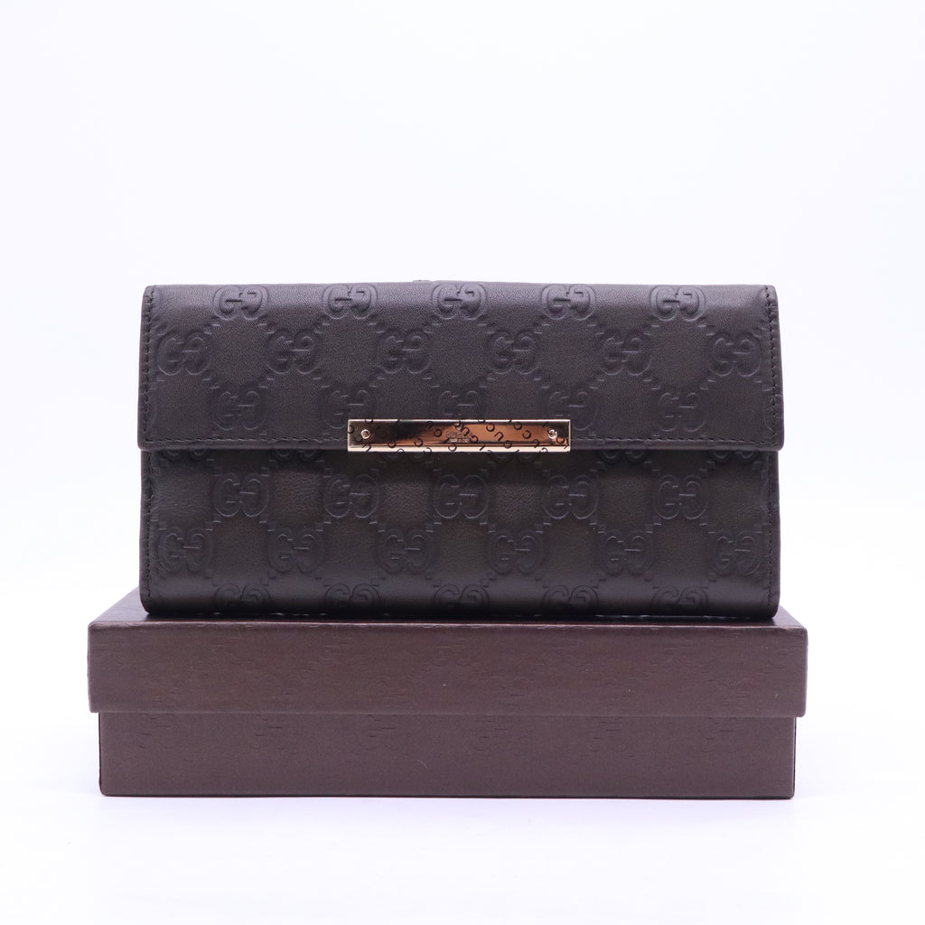 GG Signature Leather Continental Wallet W21049