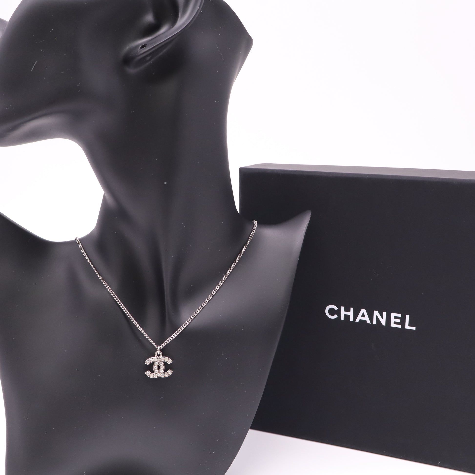 Chanel necklace twins W22058