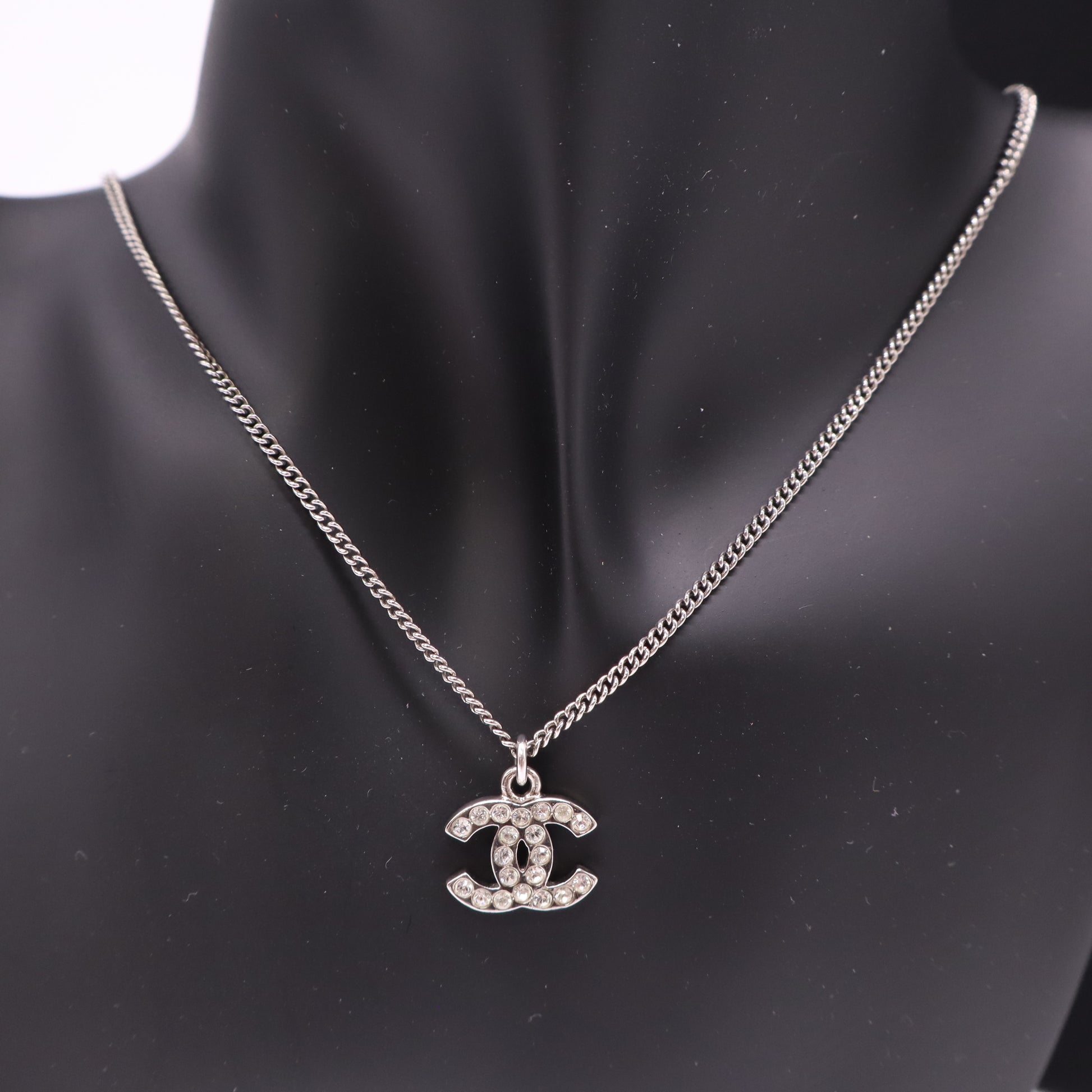 Chanel necklace twins W22058