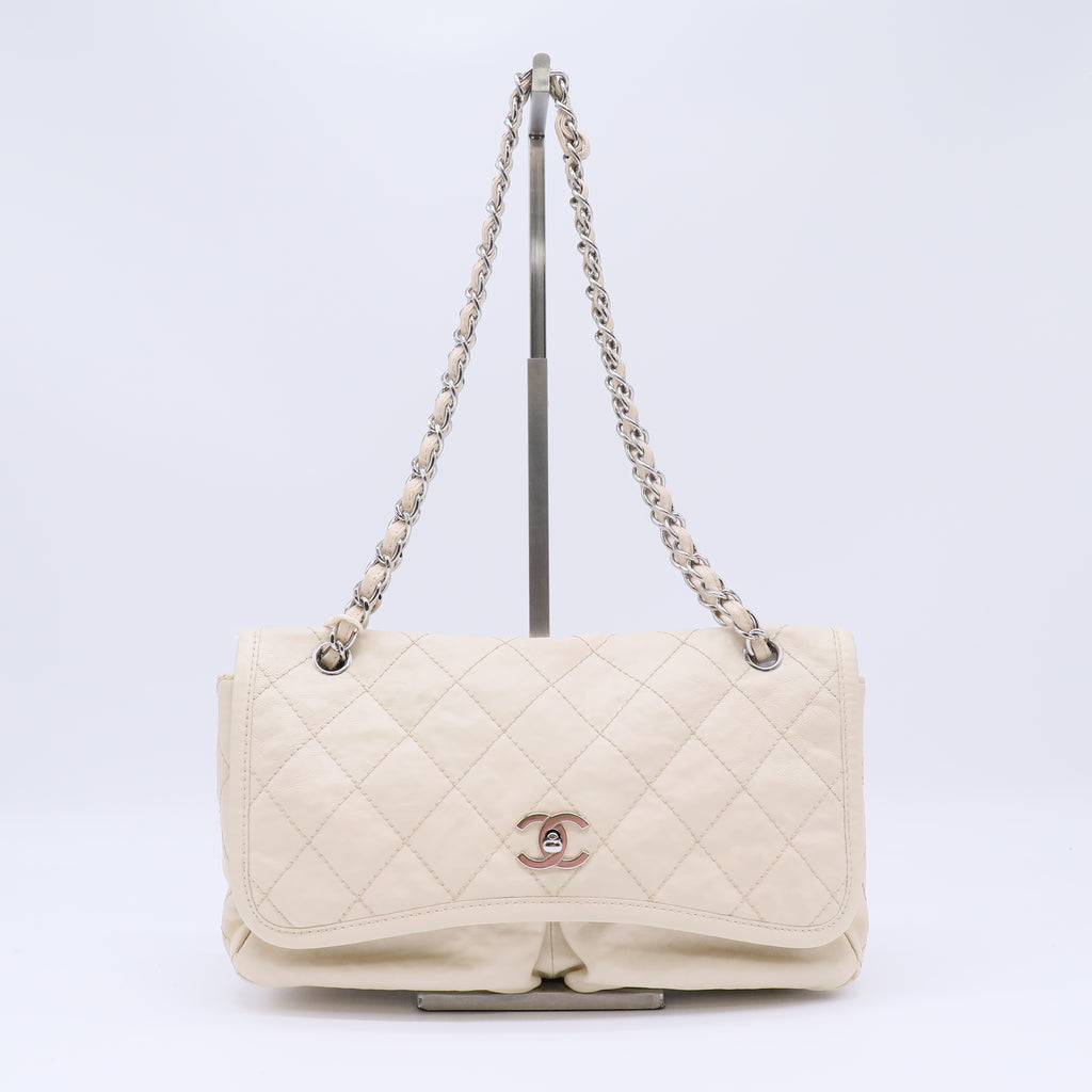 Natural Beauty Split Pocket Flap Bag Quilted Leather Medium B21970