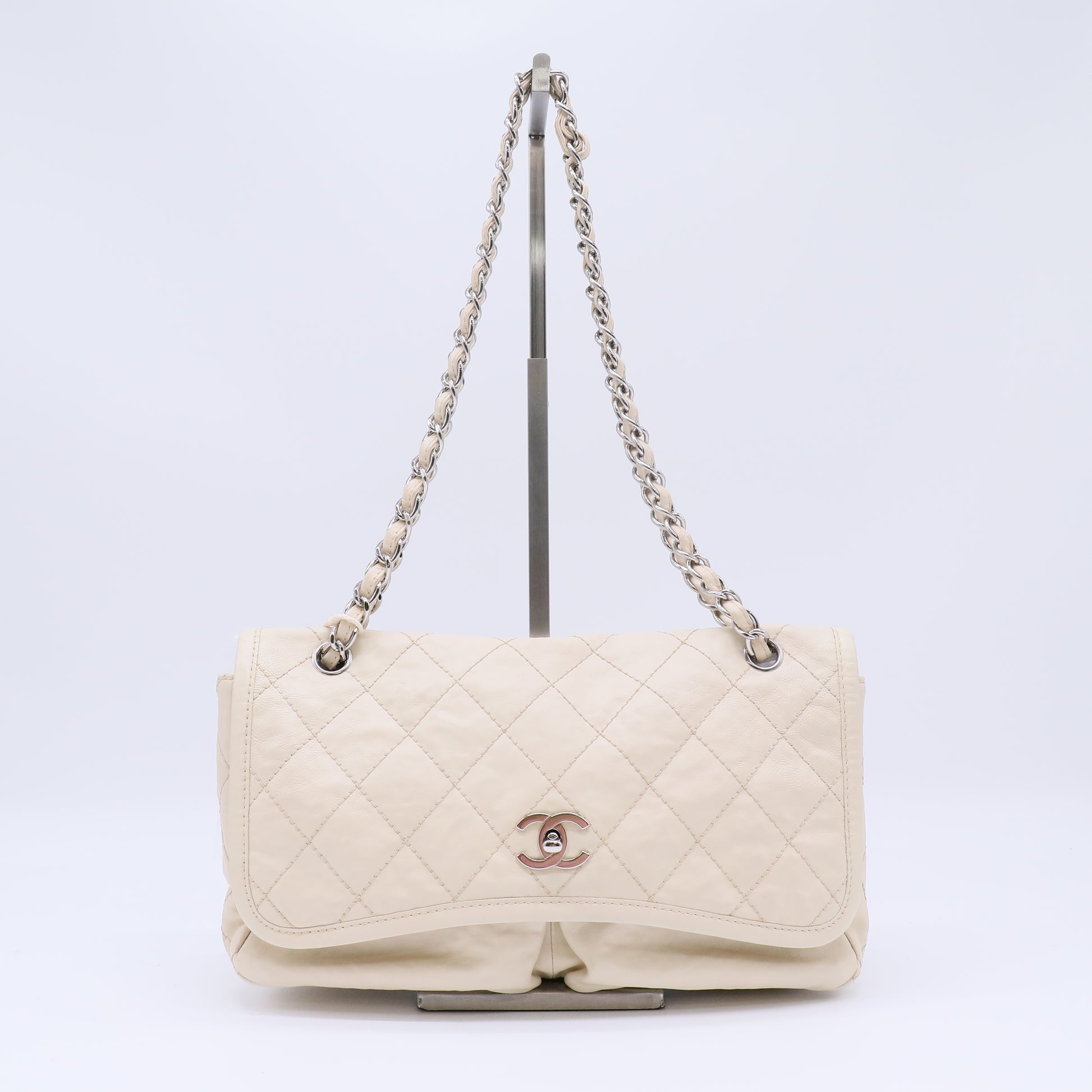 Natural Beauty Split Pocket Flap Bag Quilted Leather Medium B21970