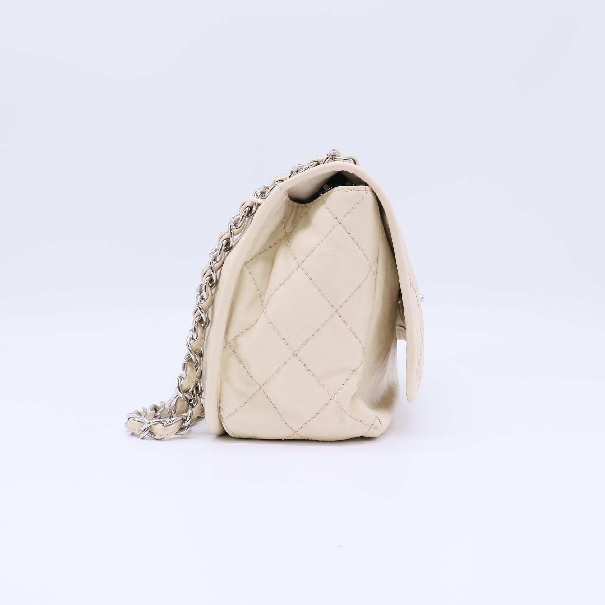 Natural Beauty Split Pocket Flap Bag Quilted Leather Medium B21970
